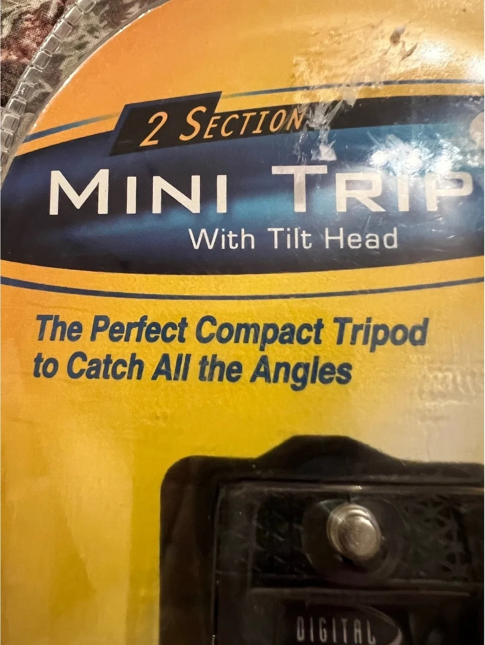 Mini tripod with tilt head